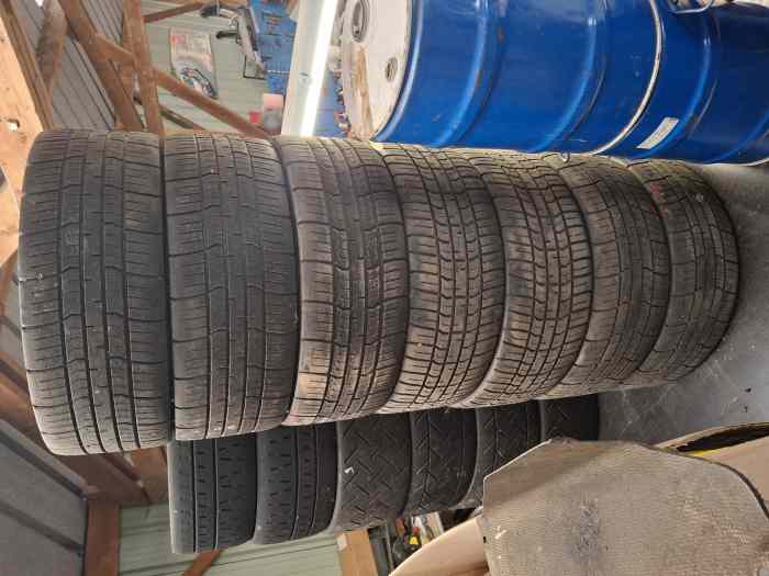 Pneus Michelin 17 pouces.