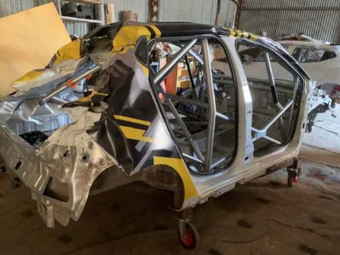 Caisse accidentée clio R3T 2