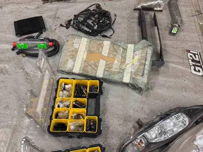 Lot de Pieces Moteur Boites Fiesta R5 ...
