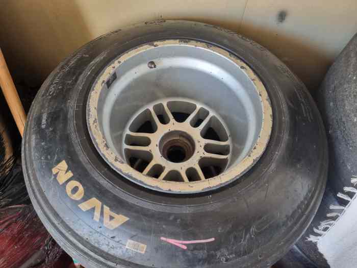 Pneus pirelli Avon pour monoplace 4