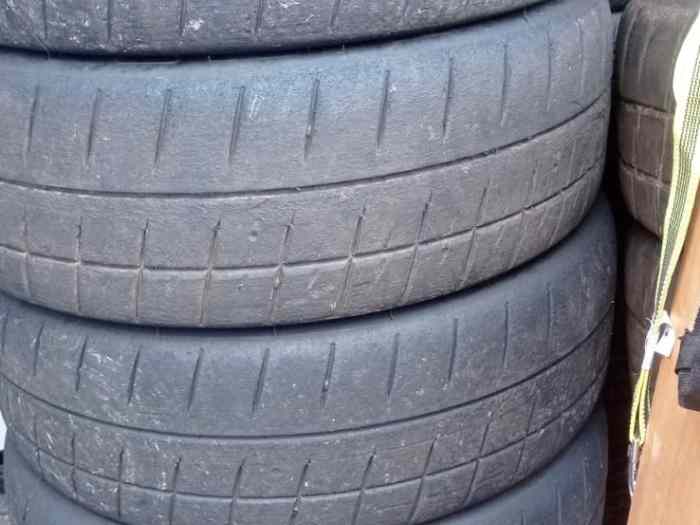 Lot de 11 pneus Michelin H30 16´´ 2