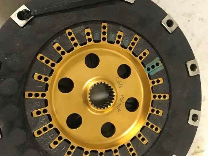 Embrayage carbone 230mm neuf