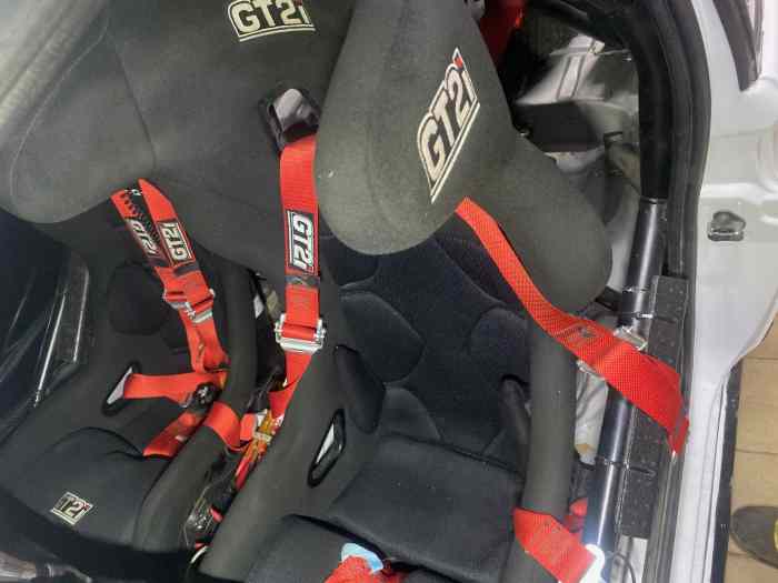 Baquets GT2i et harnais