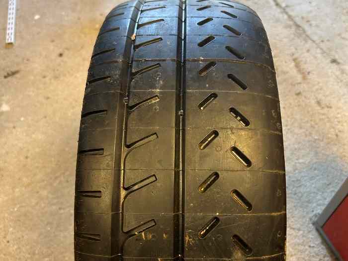Pneu neuf Michelin 21 en 15 pouces 1
