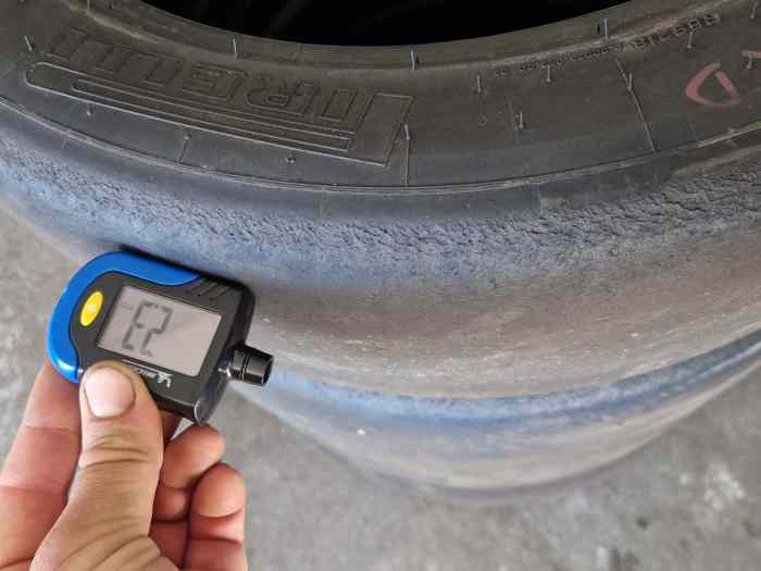 Pneus slick pirrelli 225/625r17 2