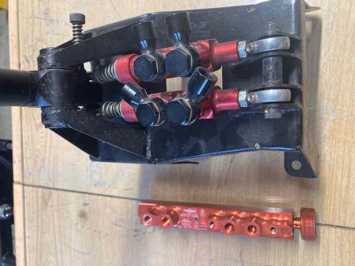 KIT FREIN A MAIN HYDRAULIQUE BERINGER TBE 3