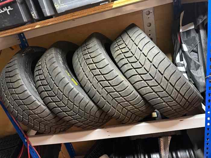 Lot Pneus Pirelli 17 pouces