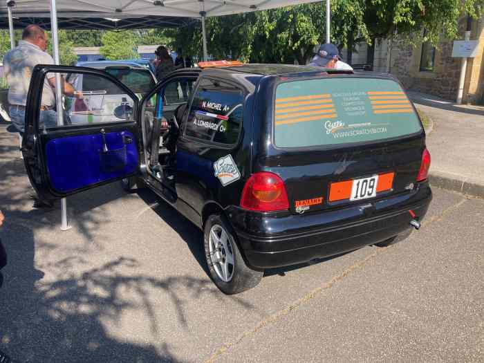 LOCATION TWINGO F2000/11 3