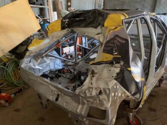 Caisse accidentée clio R3T 1