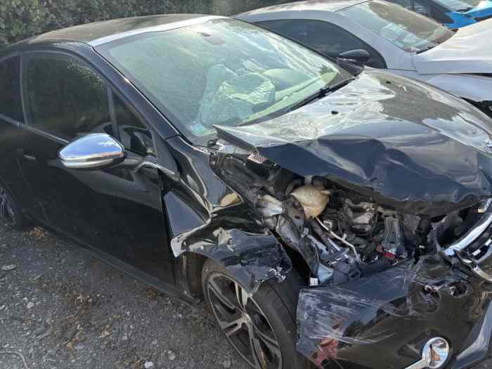 208 GTI accidentée