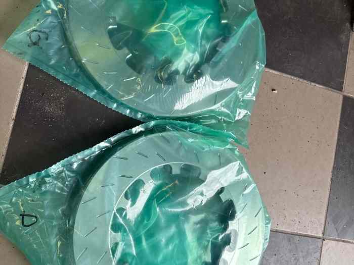 Disques PFC neufs Clio 4 cup et plaque...