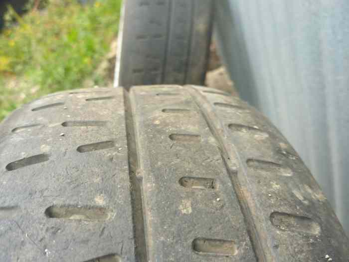 Vends pneus Pirelli 15