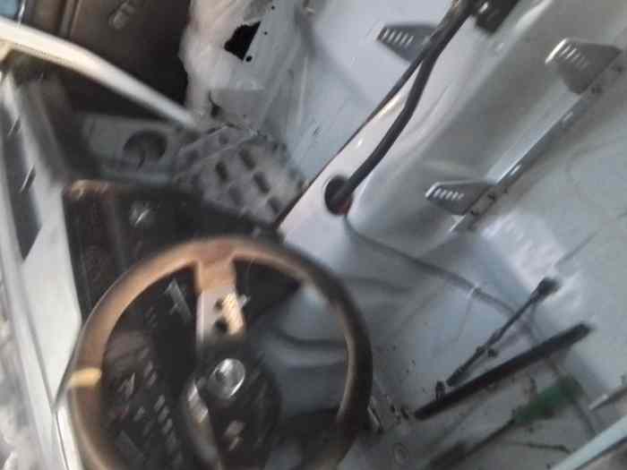 Caisse complete arceautee BMW E30 318 IS 5
