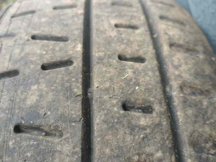 Vends pneus Pirelli 15