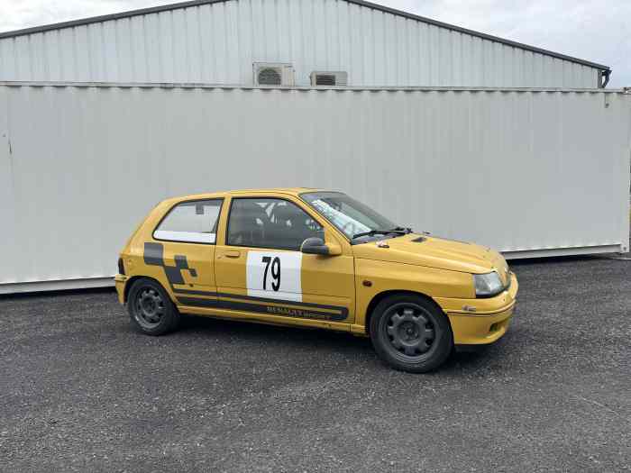Clio 1 16S passeport Groupe A + carte grise. 0