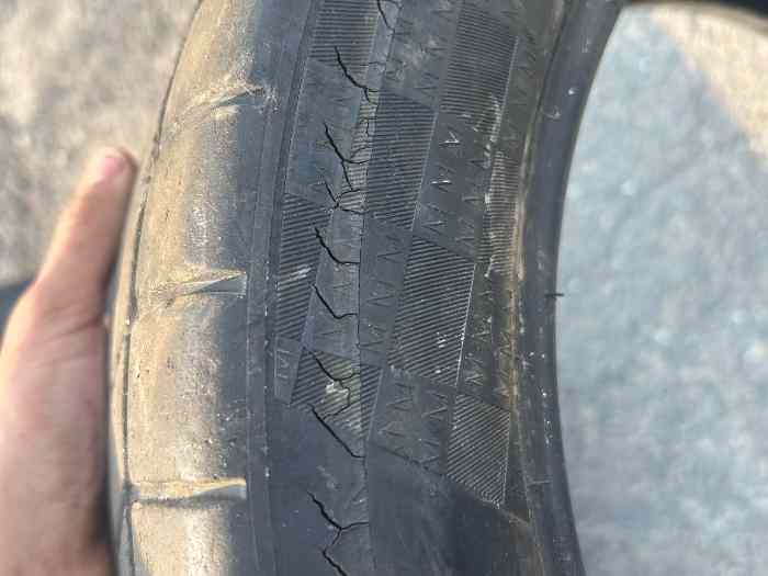 Pneus Michelin P01 neuf 5
