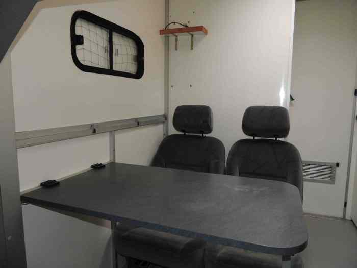 CAMION ASSISTANCE Très grande soute(11,2 m3) Stand de 7m en dur, équipement camping-car 3