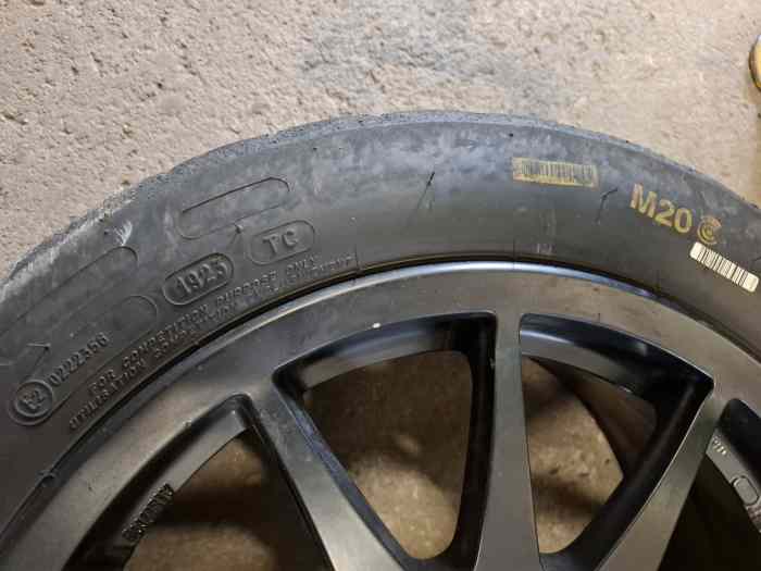 Pneu michelin 16 2