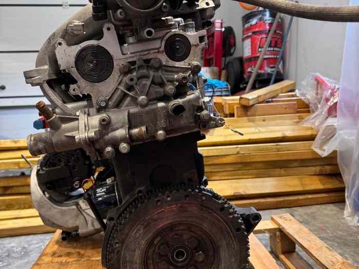 Moteur F4R 214 ch / 24,2 m.kg 2