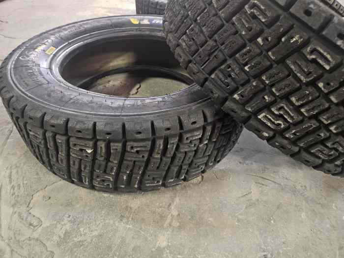 Pneus Michelin XL92 17/65/15 1