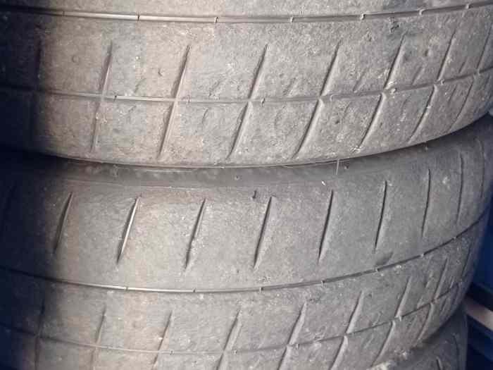 4 pneus Michelin 19/60/16 H30 ≈ 50% d’...