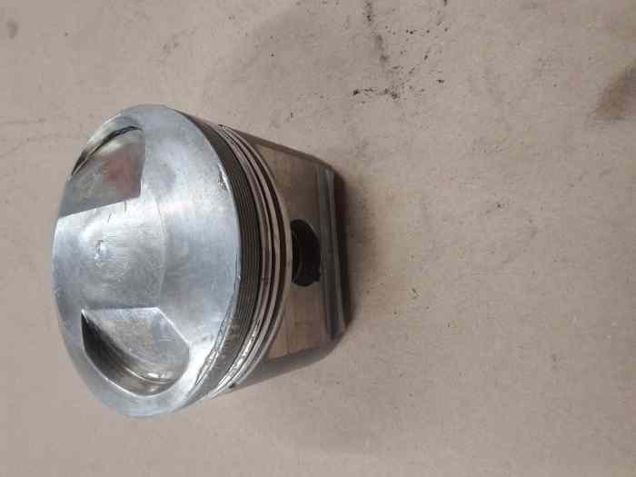3 PISTONS BMW M10 