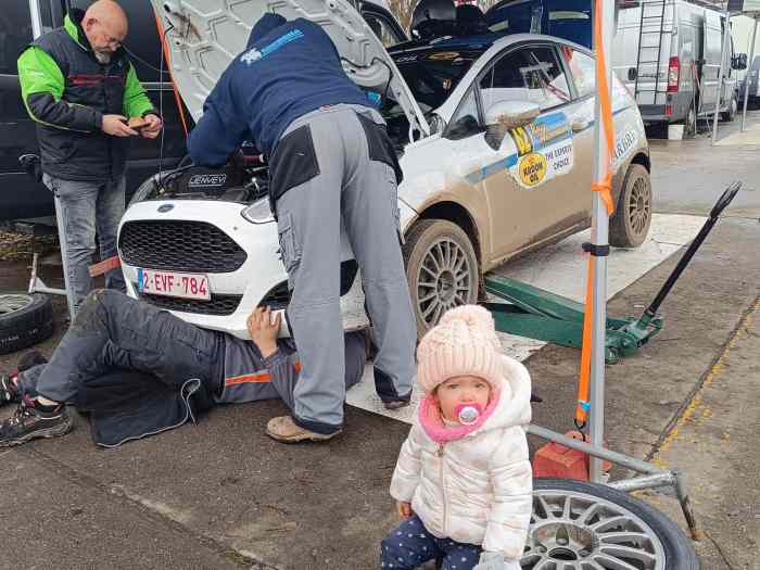Ford Fiesta R200 + gros Lot de Bord 5