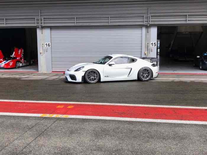 porsche 718 cayman gt4 clubsport 2