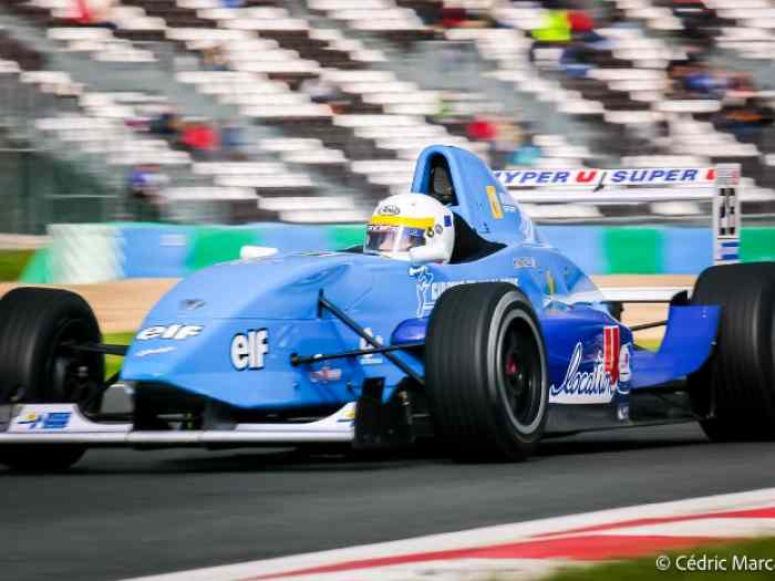 Recherche mecanicien formule renault 2.0