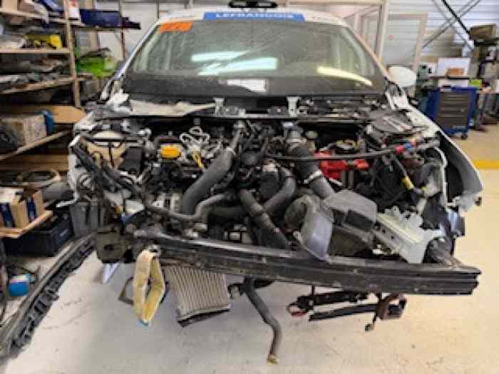 Vend ClioV Rallycross accidentée 2