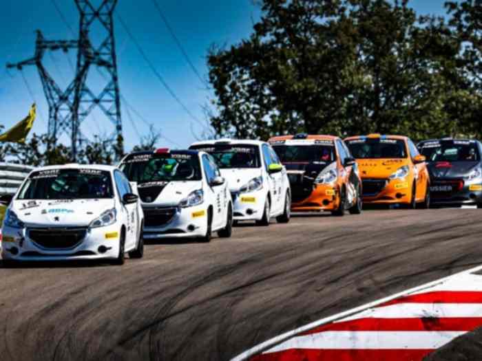 Baquet disponible Peugeot 208 Racing Cup - Lédenon TC France 12/14 Sept. 1