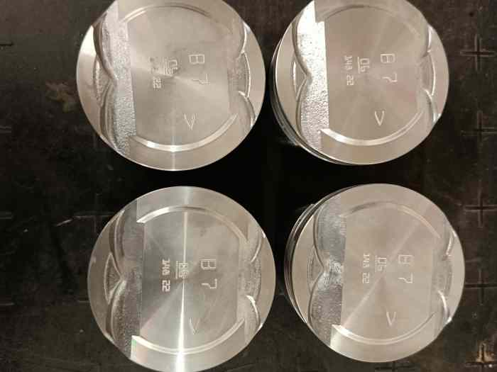 Pistons neufs Clio 3 RS F4R830 F4R832