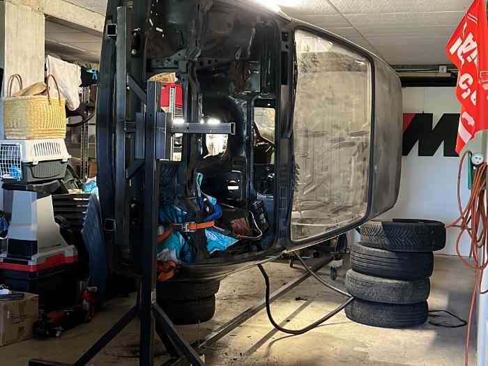 Cherche caisse BMW E30 Coupe phase 1
