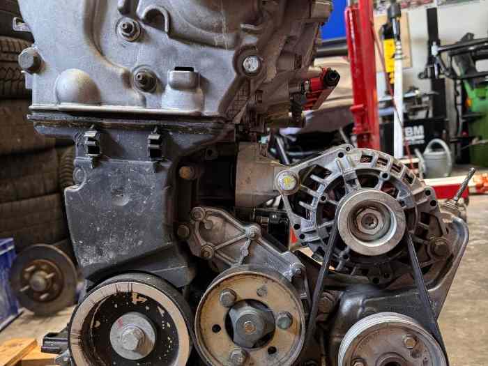 Moteur F4R 214 ch / 24,2 m.kg 1