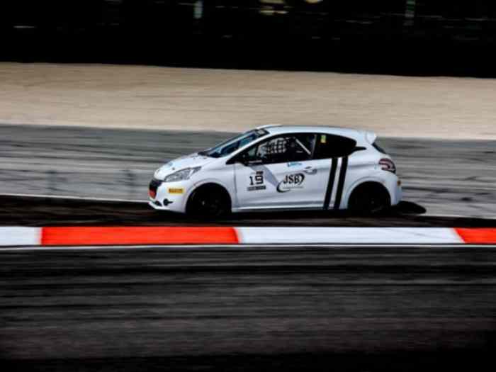 Baquet disponible Peugeot 208 Racing Cup - Lédenon TC France 12/14 Sept. 0