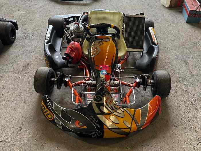 3 Kartings kz125 + remorque et pièces