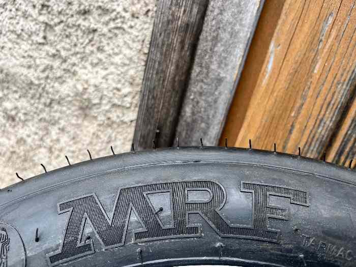 Pneu MRF neuf 1
