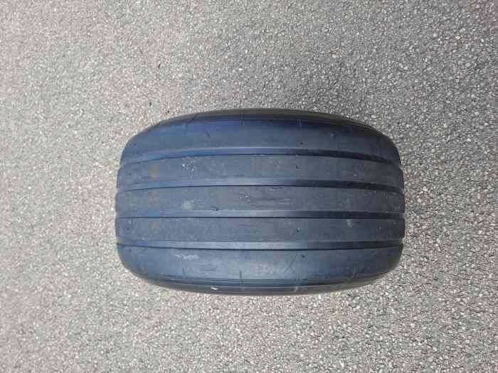 authentique roue de formule 1 williams f1 FW22 1