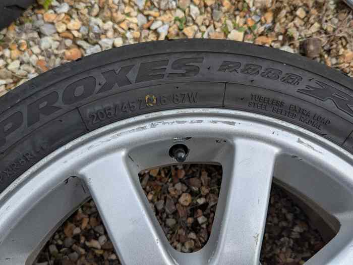 7 jantes Ouragan 16 pouces Peugeot 206 et 5 pneus Toyo 3