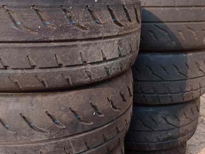 Pneus toyo r888rt 185/580/15 2