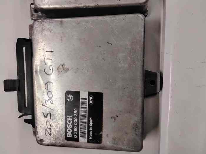 Boitier injection BOSCH 0280 000 359 PEUGEOT 205 GTI 1900