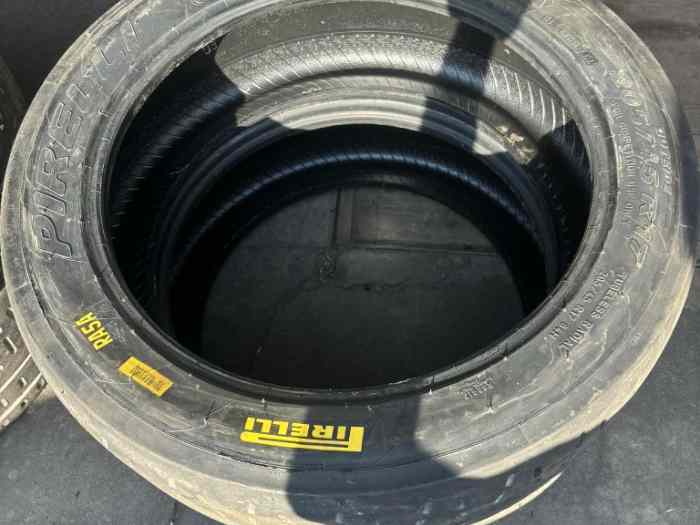 A vendre : Pneus Pirelli P zero RA5 et RA7 0