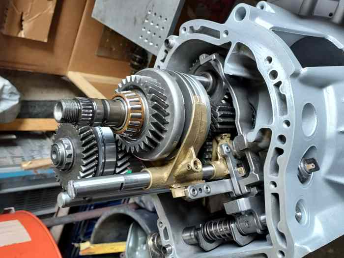 Boite de vitesses 205 gti 1