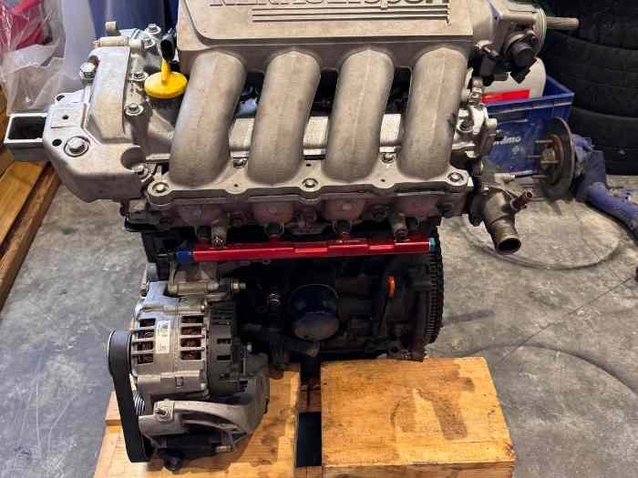 Moteur F4R 214 ch / 24,2 m.kg 0