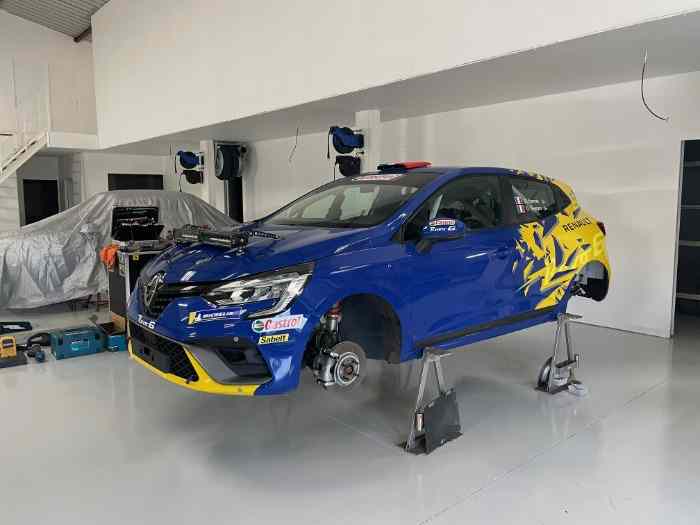 Magnifique Clio Rallye 5 / 2280 kms 2