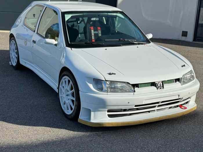 Peugeot 306 maxi .