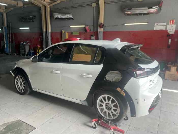 208 rally4 pequeño accidente 3