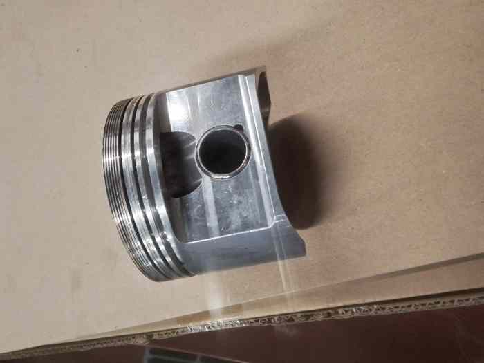 3 PISTONS BMW M10 