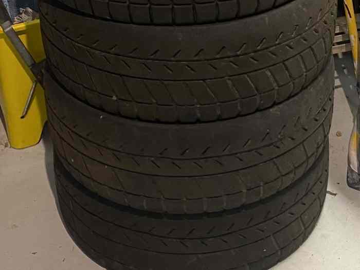 Pneus PO1 Michelin en 16