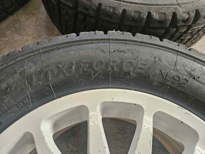 Pneus Michelin XL92 17/65/15 1